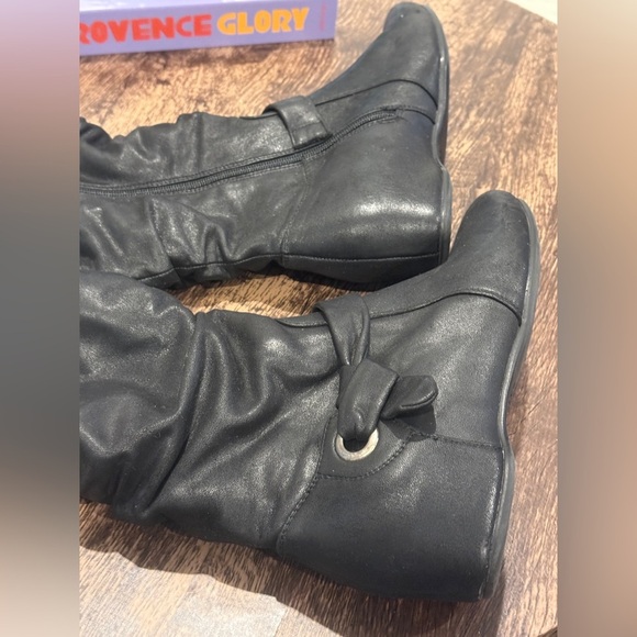 BareTraps Black Over the Knee Boots with Slouchy Design - Picture 5 of 10